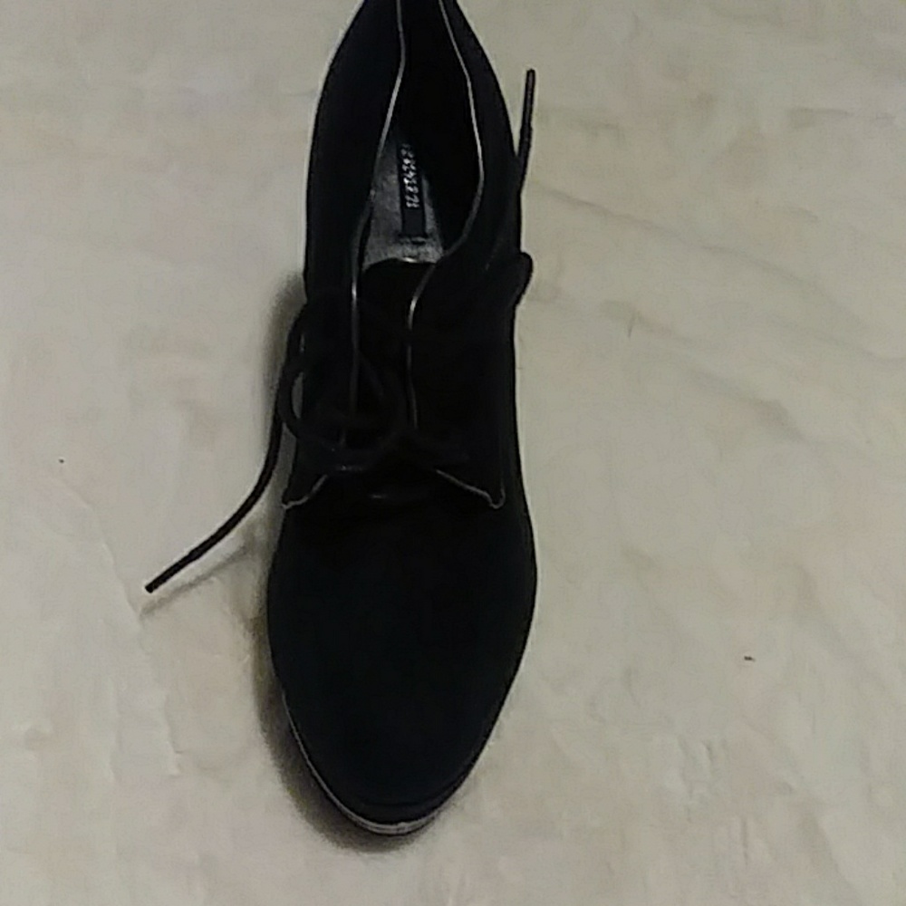 Shoes - Picture 4 of 4